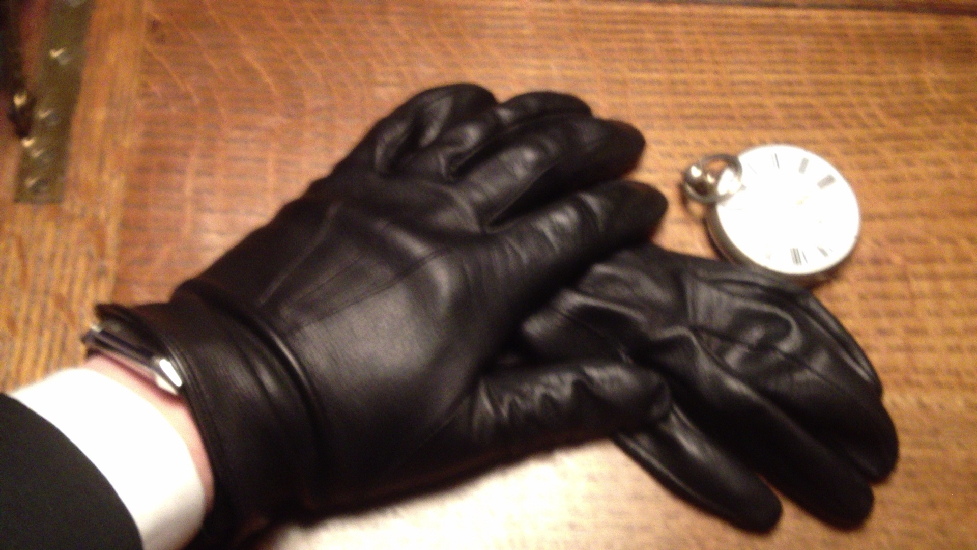 英国製DENTS(デンツ）の革手袋（薄手のレザーグローブ 